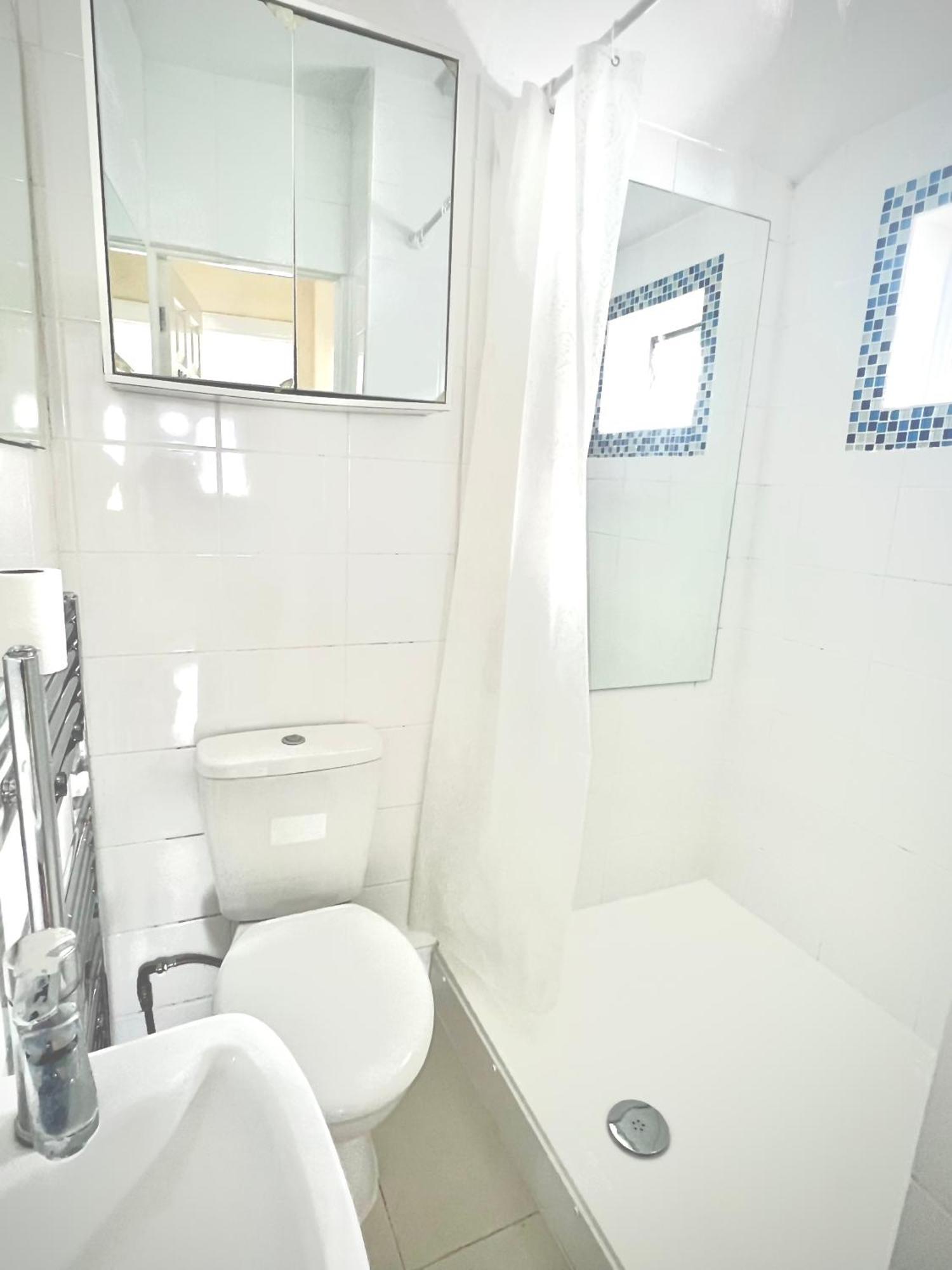 דירות Carshalton Cosy Private Flat In London, Free Parking On Premise מראה חיצוני תמונה