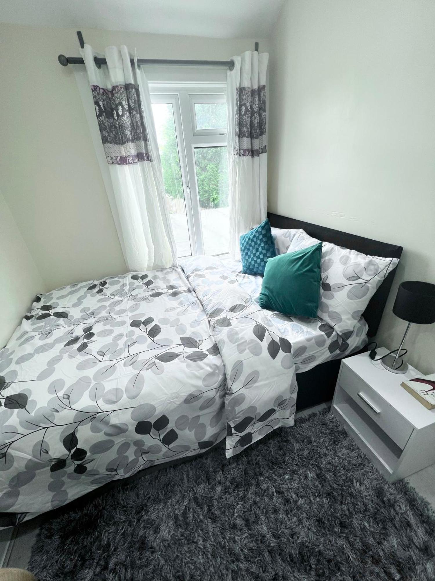דירות Carshalton Cosy Private Flat In London, Free Parking On Premise מראה חיצוני תמונה